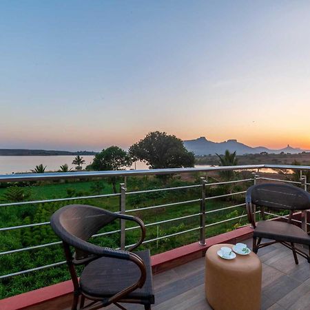 Luna Villa By Stayvista - Lakeside Charm With Terrace, Lush Lawn & Modern Decor Nashik Dış mekan fotoğraf