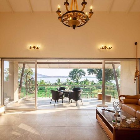 Luna Villa By Stayvista - Lakeside Charm With Terrace, Lush Lawn & Modern Decor Nashik Dış mekan fotoğraf