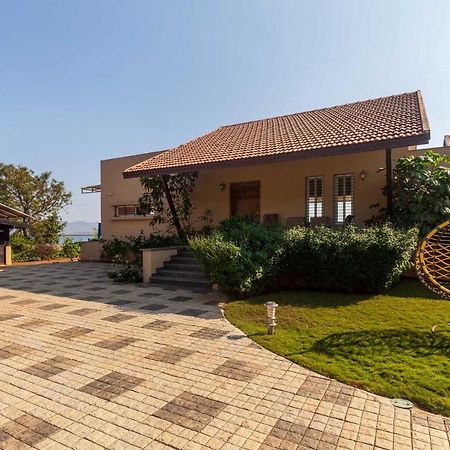 Luna Villa By Stayvista - Lakeside Charm With Terrace, Lush Lawn & Modern Decor Nashik Dış mekan fotoğraf