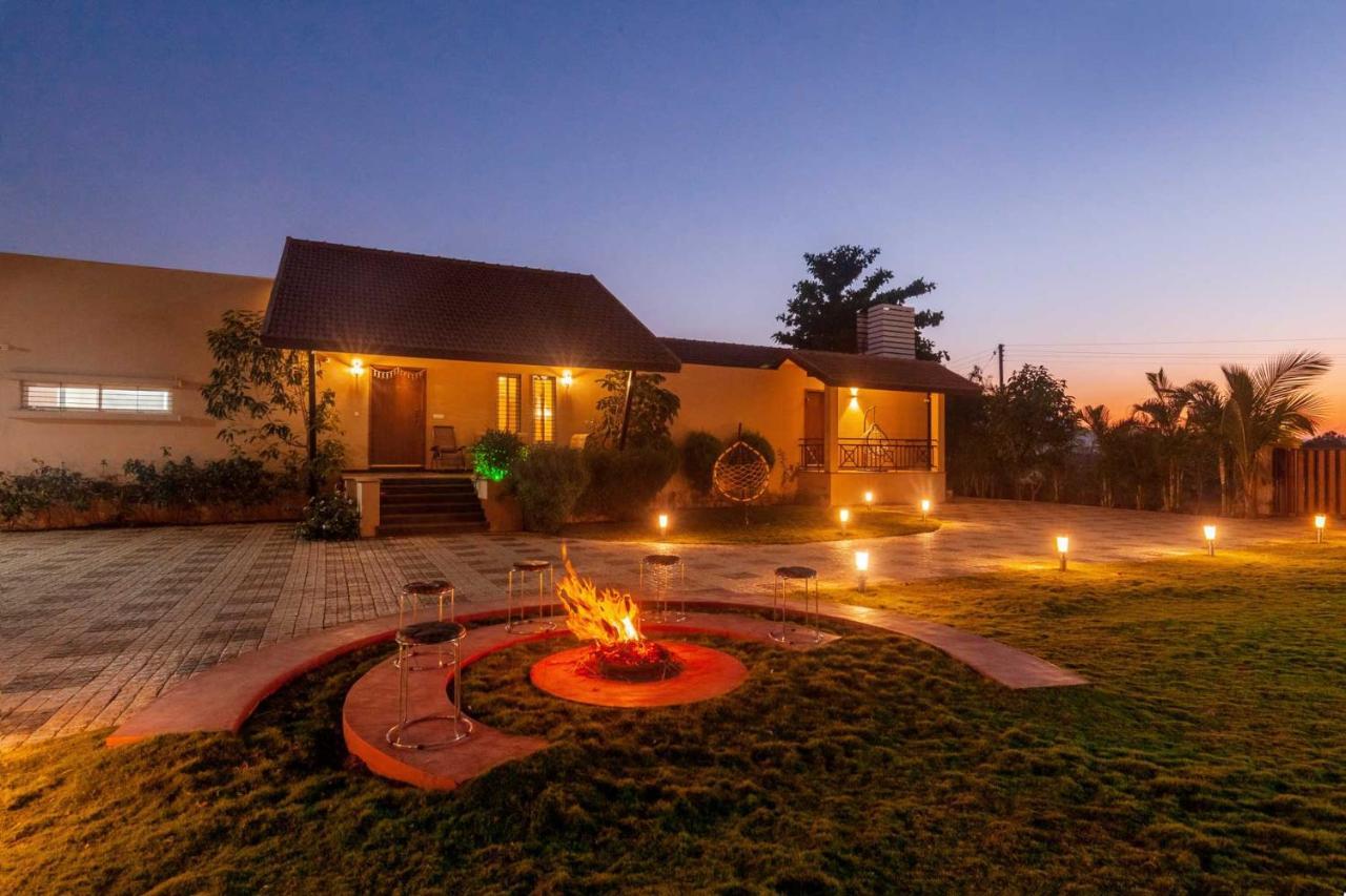 Luna Villa By Stayvista - Lakeside Charm With Terrace, Lush Lawn & Modern Decor Nashik Dış mekan fotoğraf