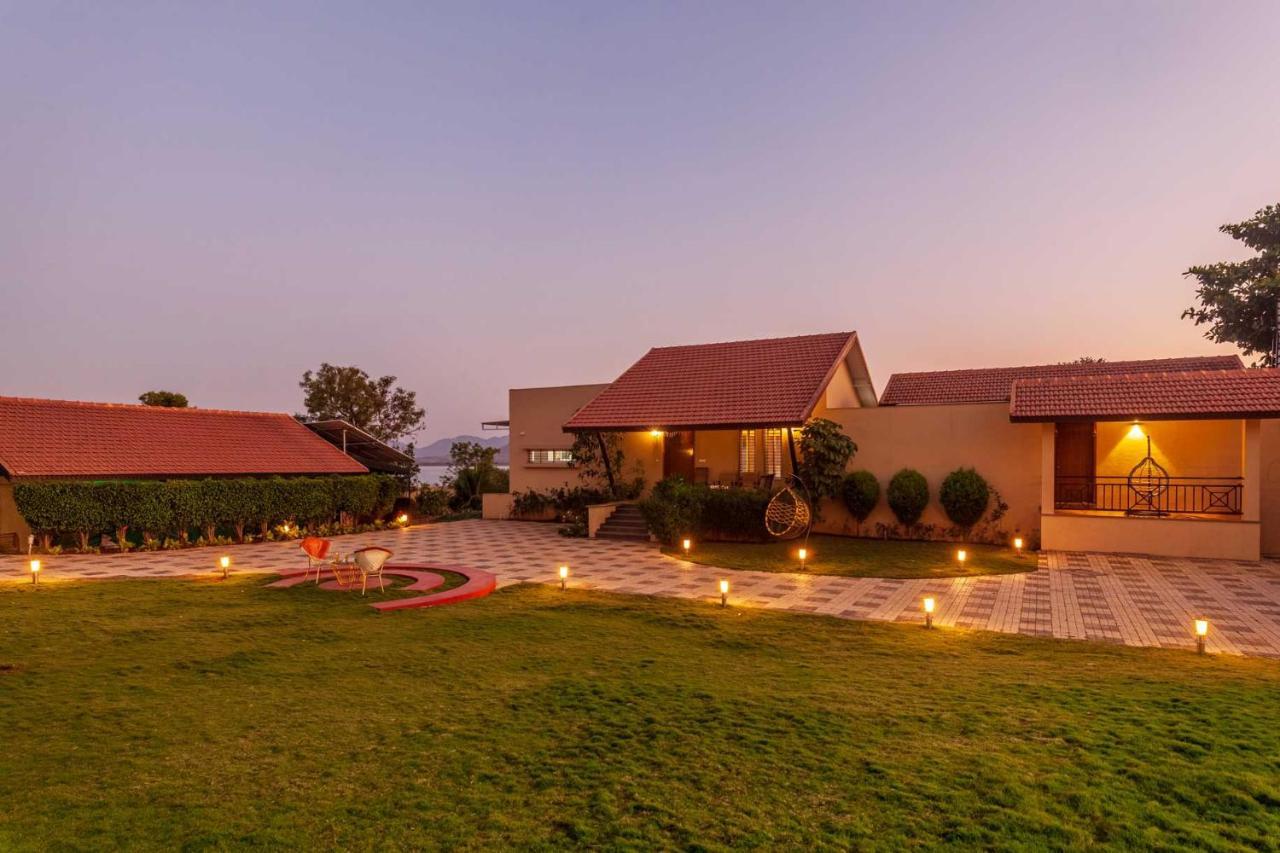 Luna Villa By Stayvista - Lakeside Charm With Terrace, Lush Lawn & Modern Decor Nashik Dış mekan fotoğraf