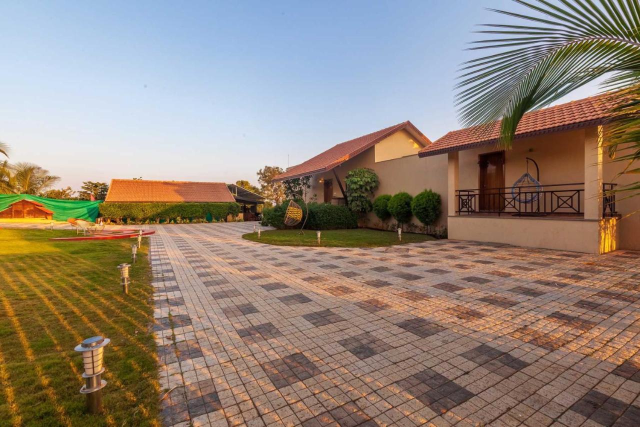Luna Villa By Stayvista - Lakeside Charm With Terrace, Lush Lawn & Modern Decor Nashik Dış mekan fotoğraf