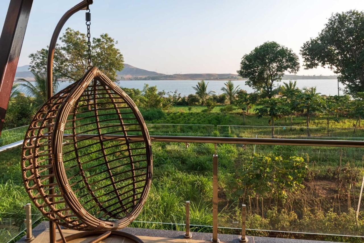 Luna Villa By Stayvista - Lakeside Charm With Terrace, Lush Lawn & Modern Decor Nashik Dış mekan fotoğraf