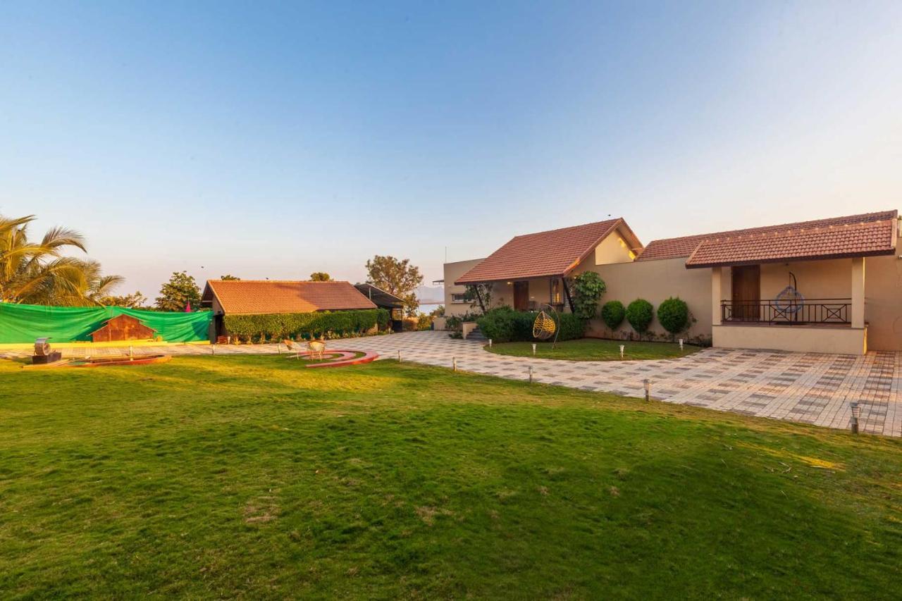 Luna Villa By Stayvista - Lakeside Charm With Terrace, Lush Lawn & Modern Decor Nashik Dış mekan fotoğraf