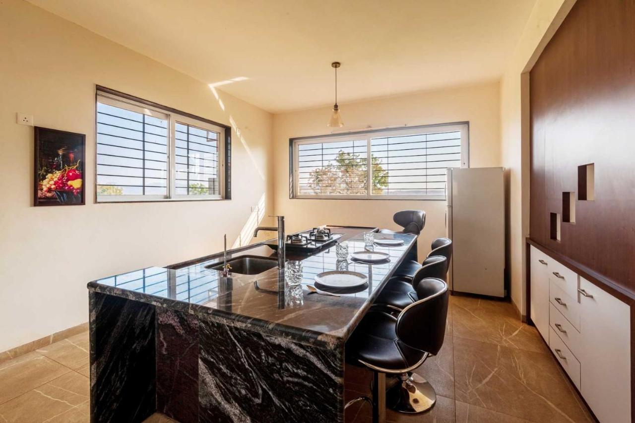 Luna Villa By Stayvista - Lakeside Charm With Terrace, Lush Lawn & Modern Decor Nashik Dış mekan fotoğraf
