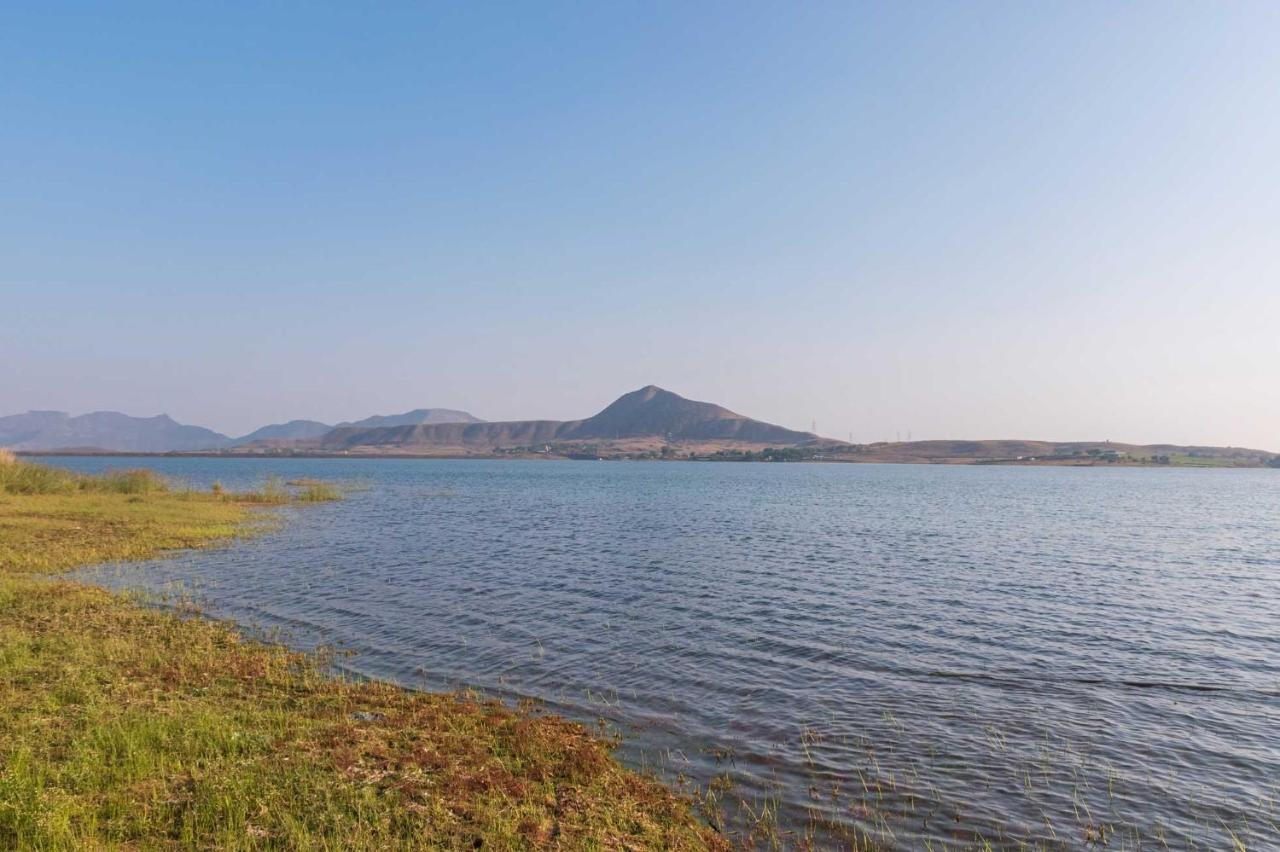 Luna Villa By Stayvista - Lakeside Charm With Terrace, Lush Lawn & Modern Decor Nashik Dış mekan fotoğraf