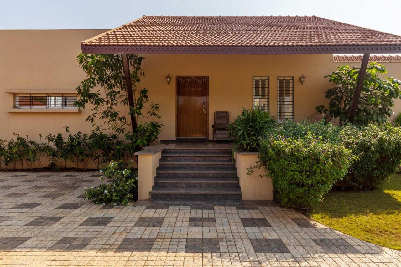 Luna Villa By Stayvista - Lakeside Charm With Terrace, Lush Lawn & Modern Decor Nashik Dış mekan fotoğraf