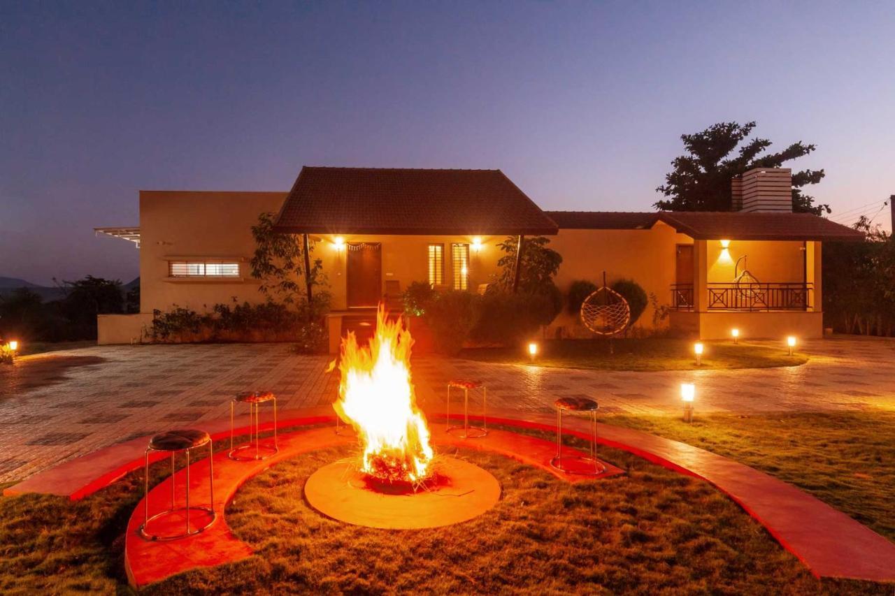 Luna Villa By Stayvista - Lakeside Charm With Terrace, Lush Lawn & Modern Decor Nashik Dış mekan fotoğraf